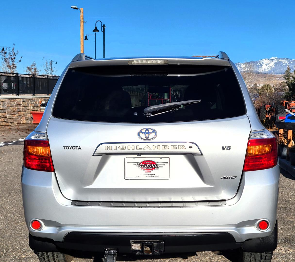 2008 Silver /Tan Toyota Highlander Limited (JTEES42A782) with an 3.5L V6 engine, Automatic transmission, located at 450 N Russell, Missoula, MT, 59801, (406) 543-6600, 46.874496, -114.017433 - Really Clean AWD SUV. 3rd Row Seating. Power Sunroof. Power Leather Seats. Heated Seats. Navigation. Backup Camera. Bluetooth. Air. Cruise. Tilt. Timing Chain not a timing belt. Clean Carfax. - Photo#1